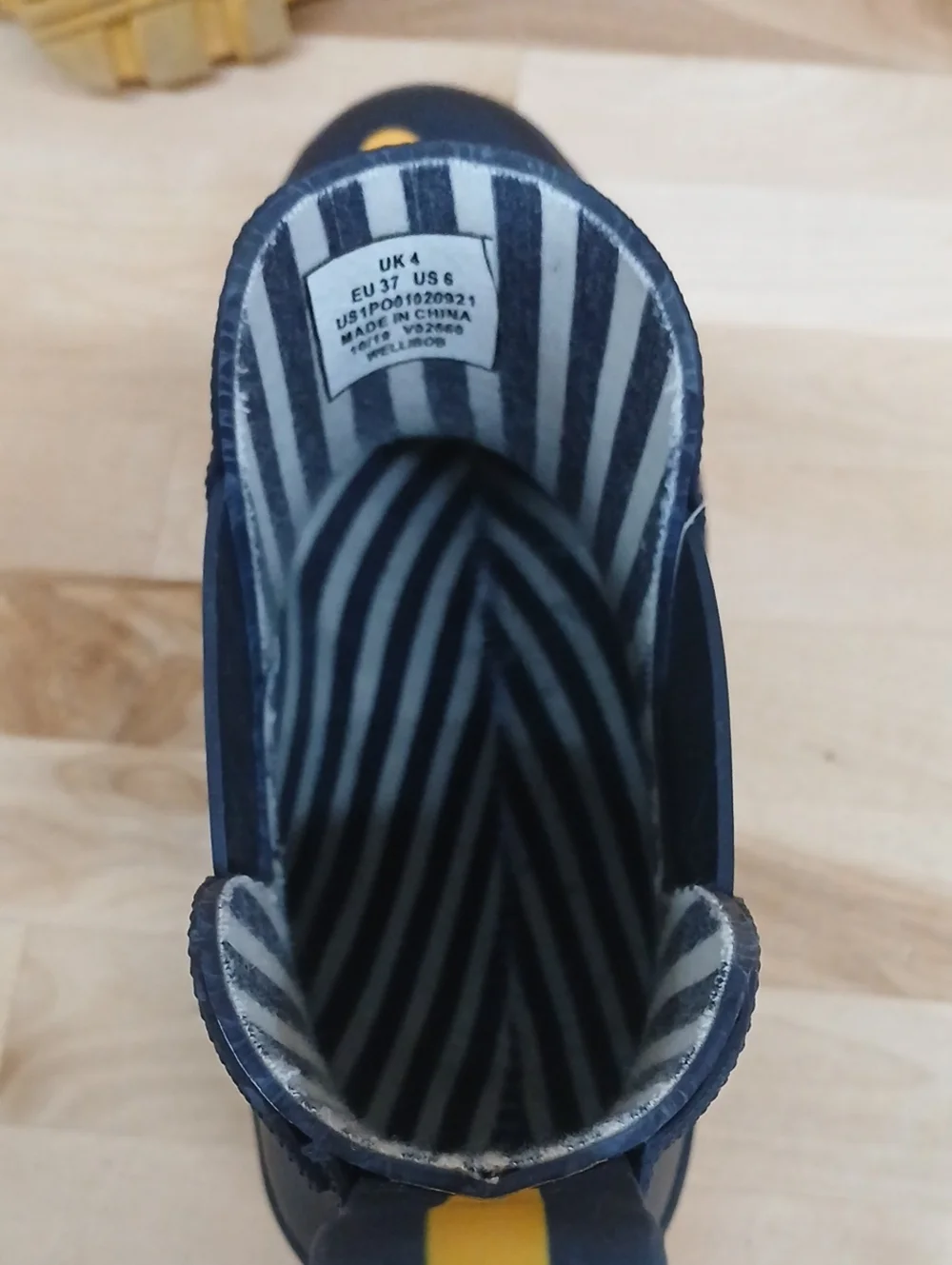 Joules Navy Polka Dot Short Rain Boots with Yellow Soles Size 6